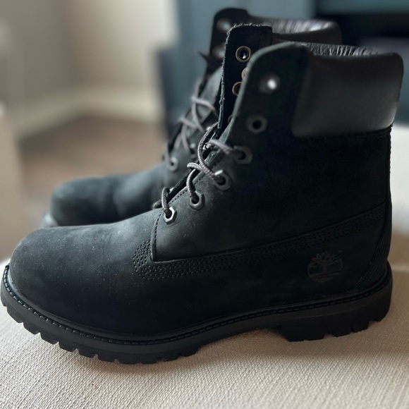 Timberland Black High-Top Boots with Rugged Sole - Picture 1 of 3